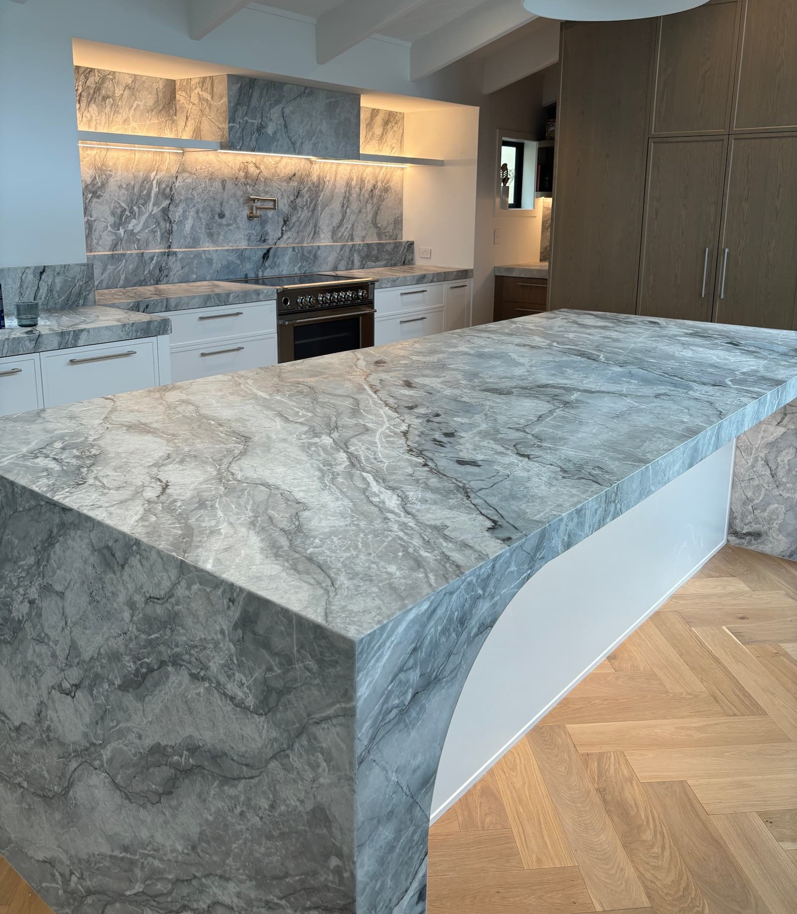 Alaska quartzite Kitchen island and splashback resized v2