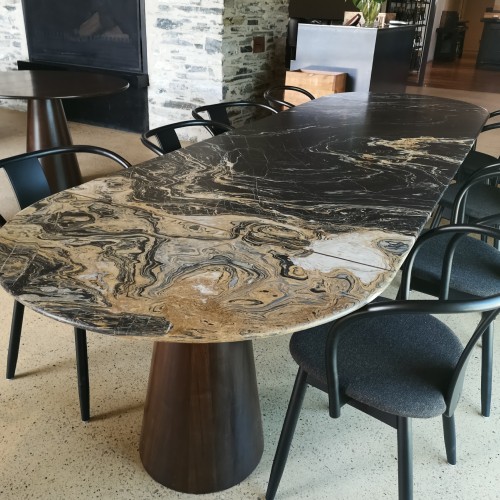 Amisfiled Dining table 