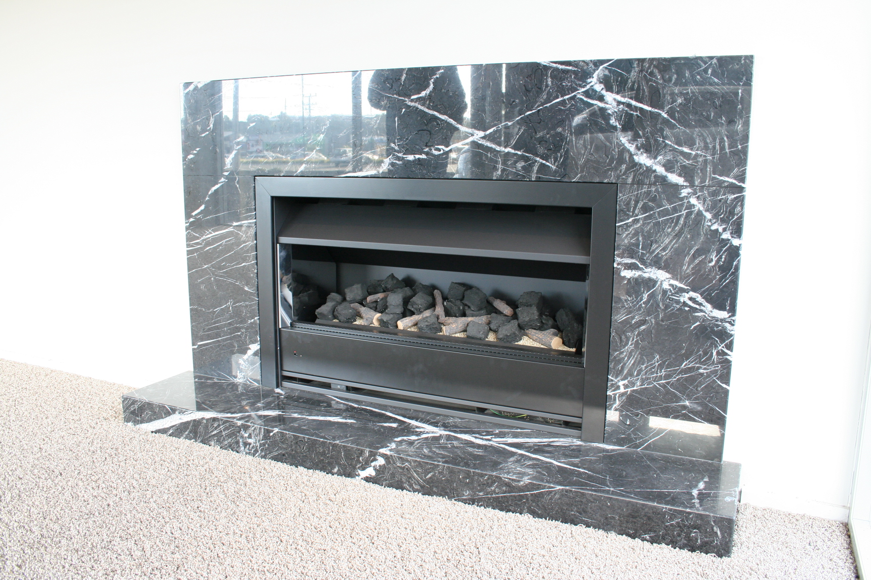 Nero Marqina Surround