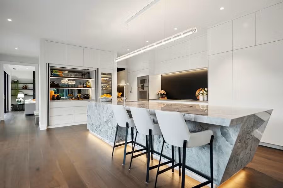 Superwhite Kitchen island with 70 mm mitred edge detail House of Nautica