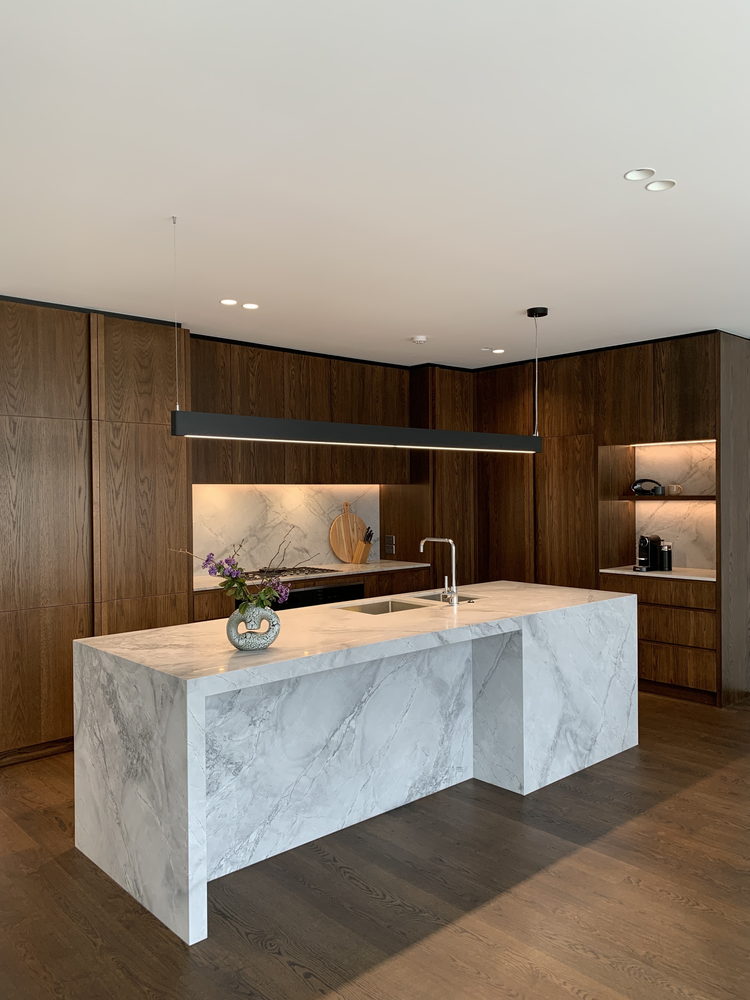 Super white Island benchtop and splahsback v2