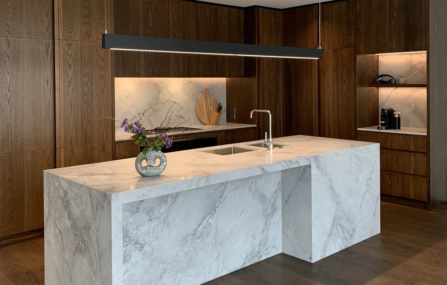 Super white Island benchtop and splahsback v4