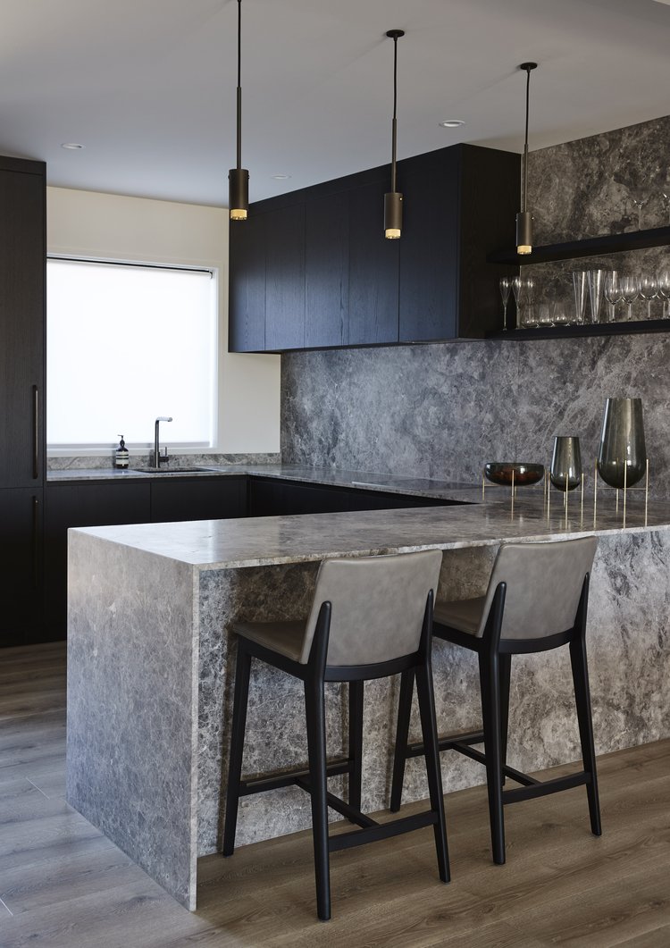 luxe design kitchen island and splashback 2024
